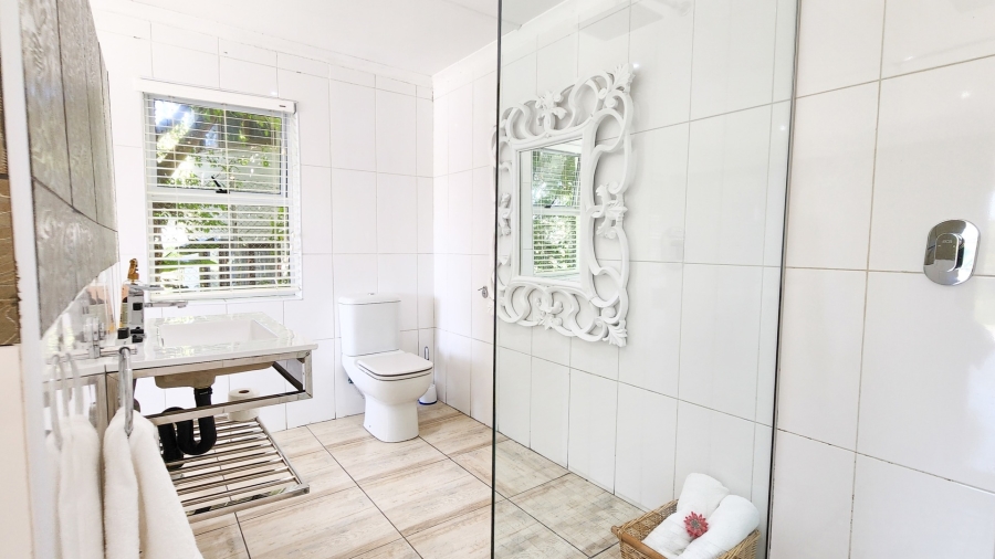 10 Bedroom Property for Sale in Bonza Bay Eastern Cape